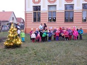 Rozsvícení vánočního stromku u školky